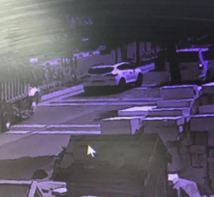 Hafriyat kamyonu dereye böyle düştü