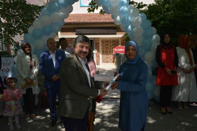 Hayalinden vazgeçmedi 69 yaşında okuma-yazma öğrendi