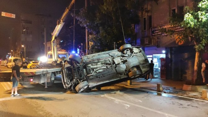 Kaza yapıp takla attığı lüks otomobilinin camından çıkıp kaçtı