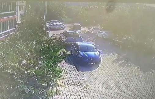 Köpeğe çarpıp yoluna devam etti, güvenlik kamerasına yakalandı