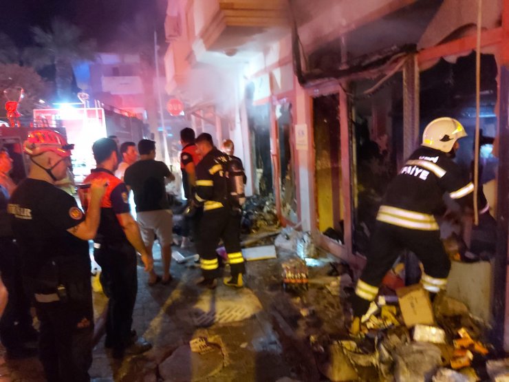 Marketin deposunda yangın çıktı