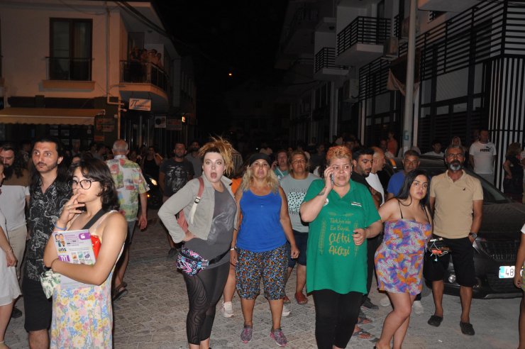 Marketin deposunda yangın çıktı