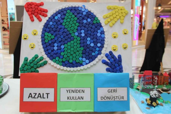 Öğrencilerin hazırladığı geri dönüşüm sergisi açıldı