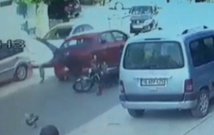 Otomobille çarpışan motosikletli ağır yaralandı