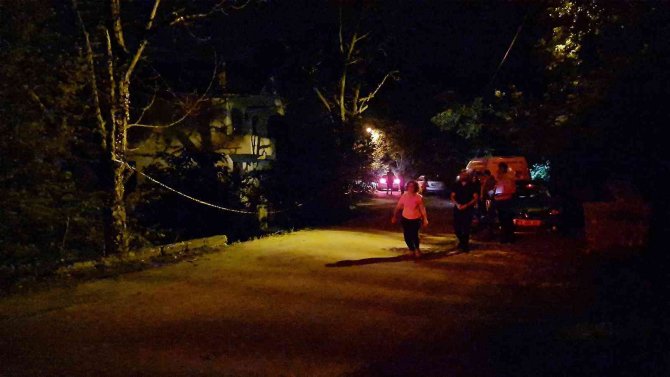 Polis ekipleri doktoru ağaçta kabloyla asılı buldu