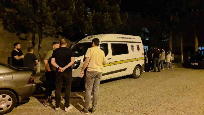 Polis ekipleri doktoru ağaçta kabloyla asılı buldu