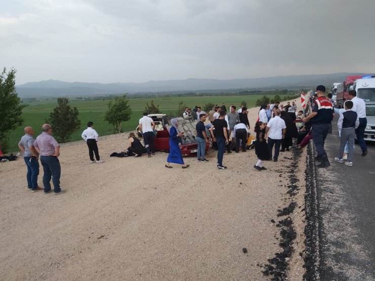 Tokat'ta iki otomobil çarpıştı: 10 yaralı 