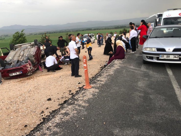 Tokat'ta iki otomobil çarpıştı: 10 yaralı 