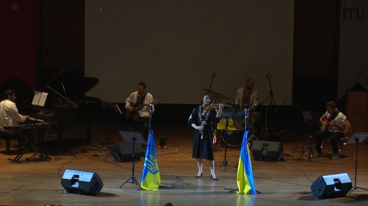 Ukrayna'daki savaşta hayatını kaybedenler konserle anıldı