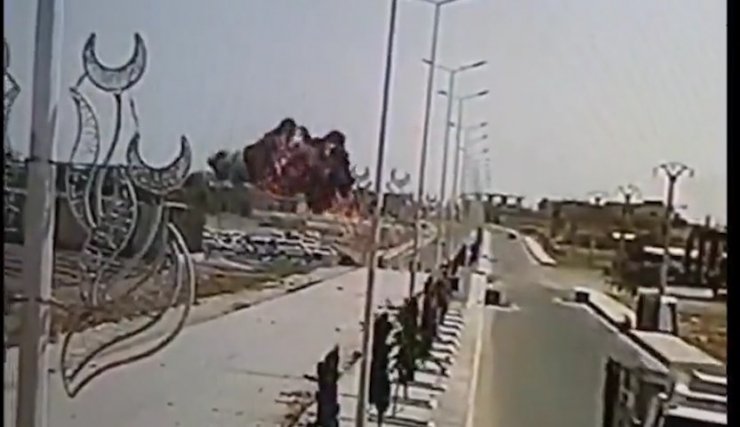 3 kişinin öldüğü Suriye'deki patlama anı kameraya yansıdı