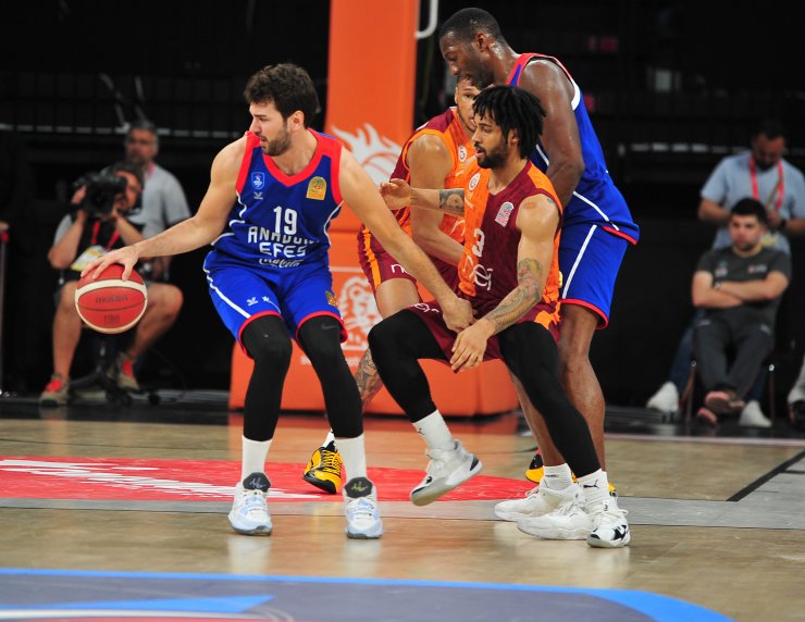 Anadolu Efes finalde Fenerbahçe Beko’nun rakibi oldu