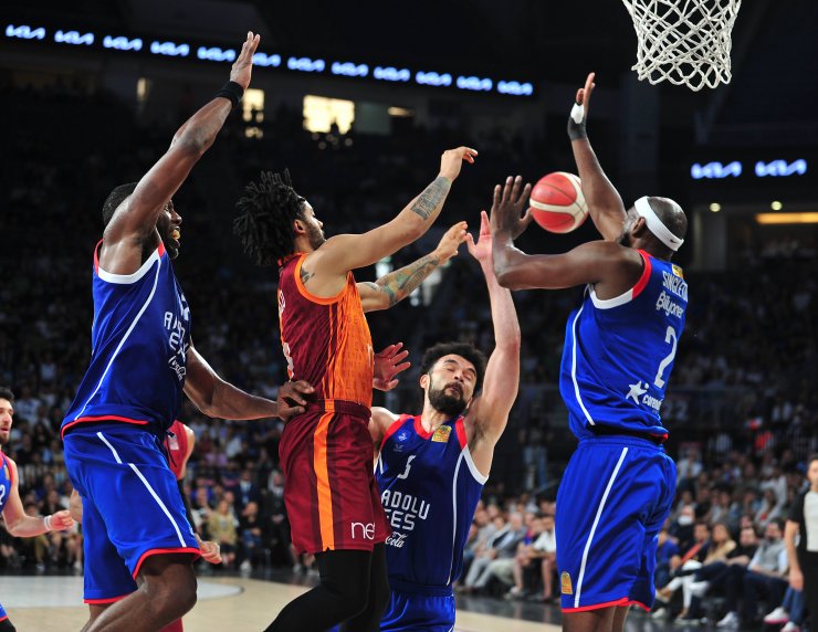 Anadolu Efes finalde Fenerbahçe Beko’nun rakibi oldu