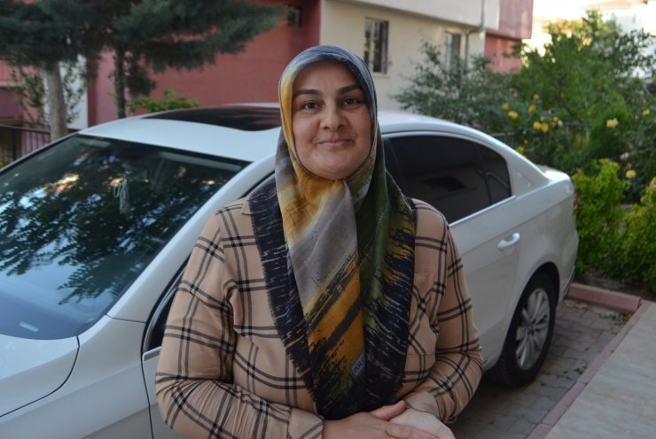 Dut toplarken düşen çocuğun kalçasına korkuluk demiri saplandı