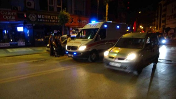 Eğlence merkezinde bıçaklı kavga: 3 yaralı