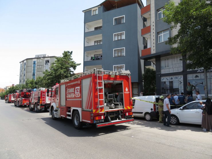 Evinde yangın çıkan kadın gözyaşlarına boğuldu