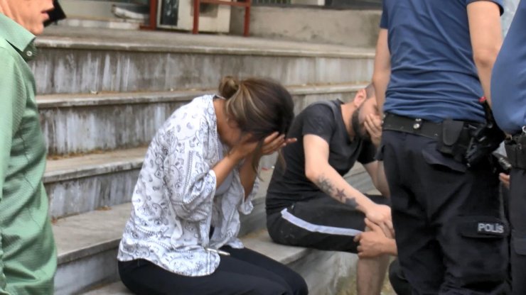 Evinde yangın çıkan kadın gözyaşlarına boğuldu