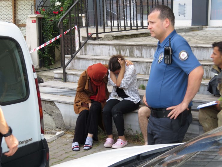 Evinde yangın çıkan kadın gözyaşlarına boğuldu