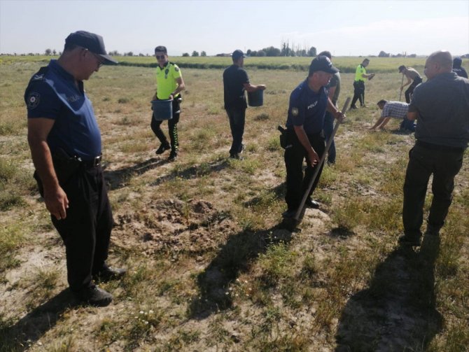 Karapınar'da polis 150 çam fidanını toprakla buluşturdu