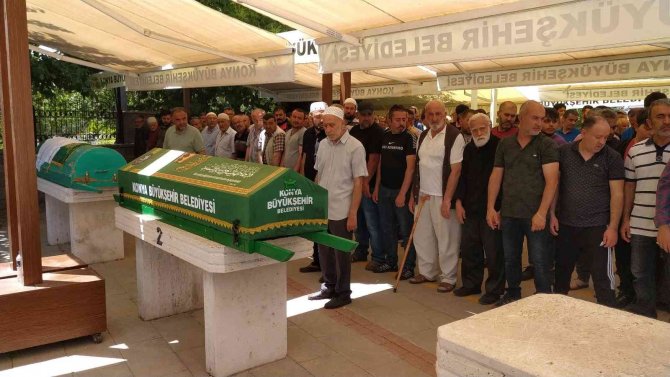 Galata Kulesi Meydanı’nda kendini yakan genç toprağa verildi