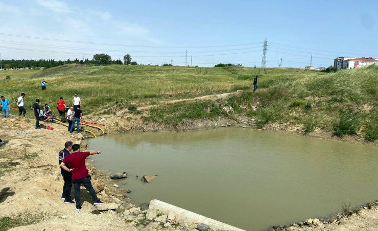 Gölete giren Muhammet, boğuldu