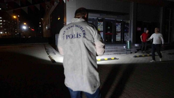 Kız meselesi yüzünden arkadaşını markette vurdu