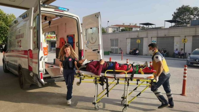 Otomobil ile çarpışan motosiklet sürücüsü yaralandı