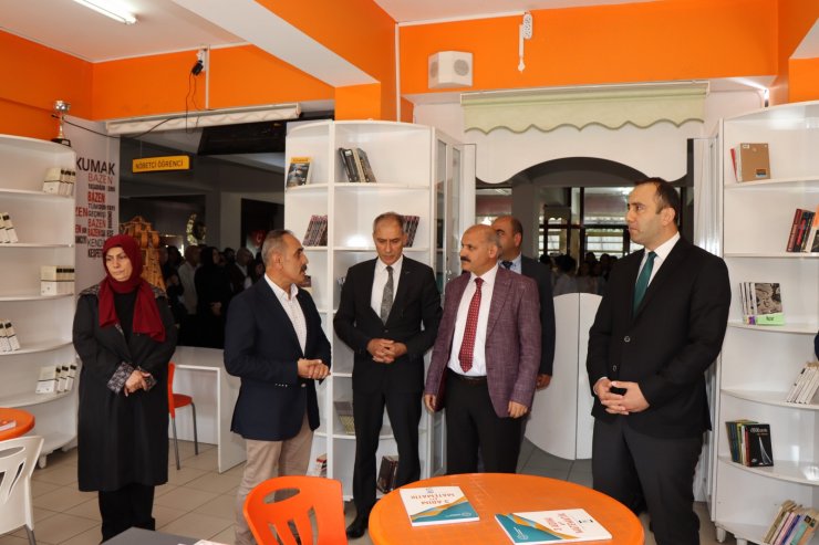 Şehit polisin ismi okuduğu okulun kütüphanesine verildi