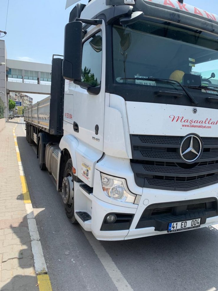 TIR'a çarpan motosikletin sürücüsü öldü