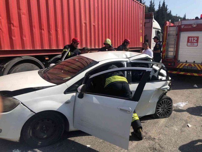 Tırla otomobil çarpıştı: 4 yaralı