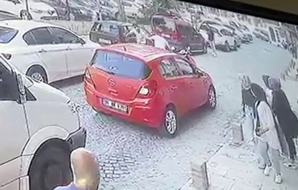 'Yol verme' tartışmasında bıçaklandı