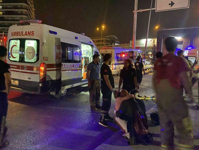 Yolcu minibüsü yön levhasına çarptı: 1’i ağır 12 yaralı