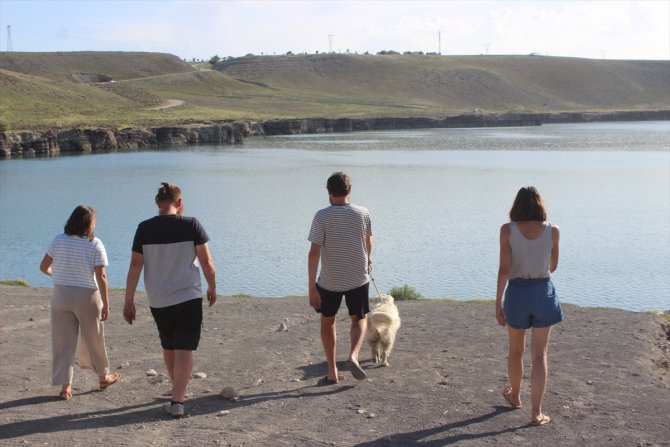 Avrupa turuna çıkan iki Fransız aile Acıgöl'de mola verdi