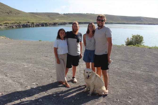 Avrupa turuna çıkan iki Fransız aile Acıgöl'de mola verdi