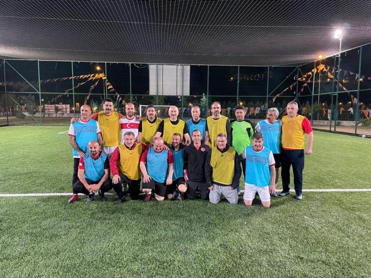 AK Parti Kızılcahamam kampında bakanlar ve milletvekilleri halı saha maçı yaptı