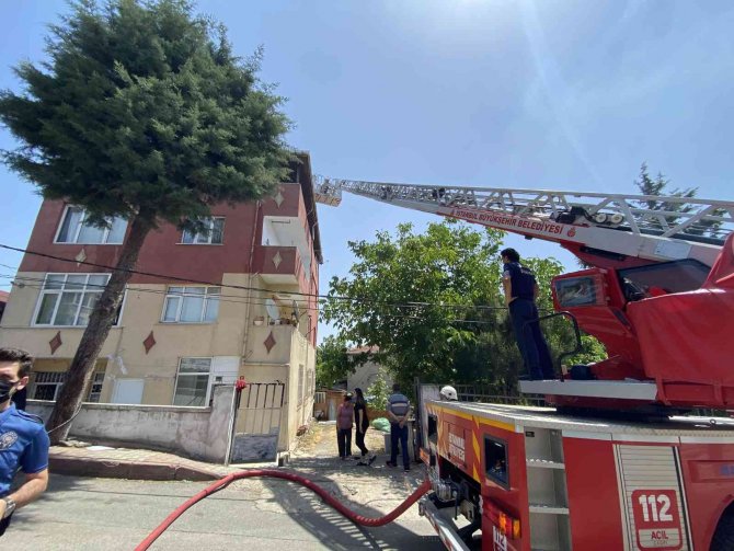 Çatı tadilatı sırasında korkutan yangın
