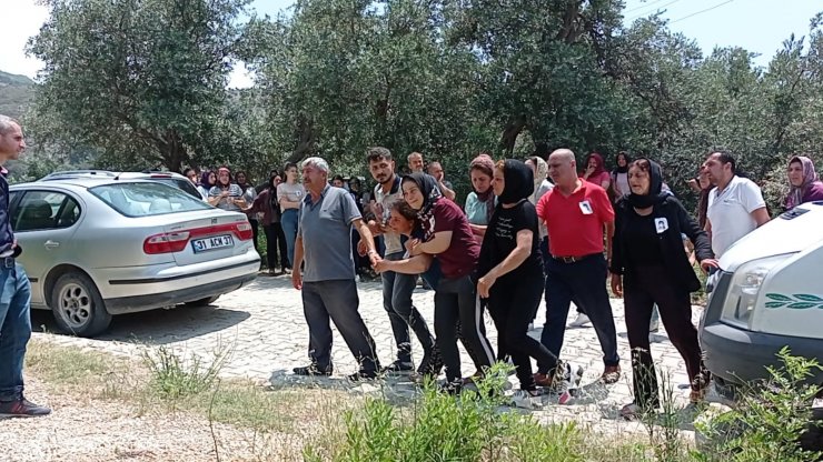 Denizde boğulan Merve, tabutunun üzerine gelinlik koyularak uğurlandı