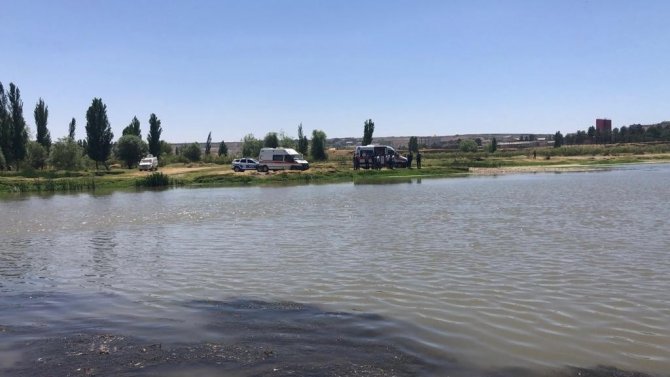 Dicle Nehri’ne giren 3 genç kayboldu