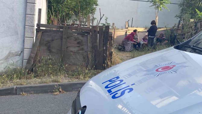 Evinde ölü bulundu