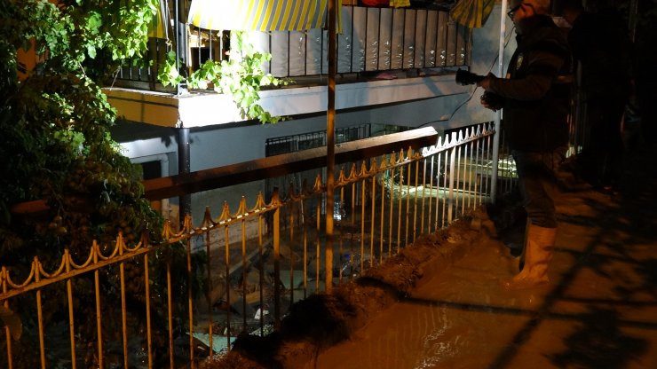 Evleri yağmur suyuyla doldu; anne kurtarıldı, engelli kızı hayatını kaybetti