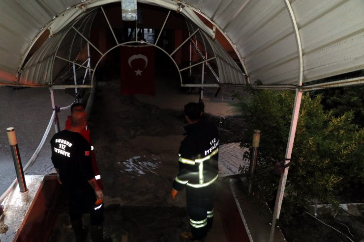 Evleri yağmur suyuyla doldu; anne kurtarıldı, engelli kızı hayatını kaybetti