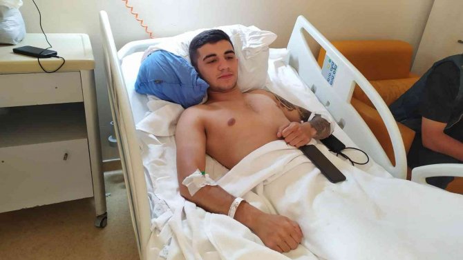 Kavga ettiği gencin iş yerini bastı, önce ateş açtı sonra bıçakladı