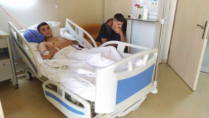 Kavga ettiği gencin iş yerini bastı, önce ateş açtı sonra bıçakladı