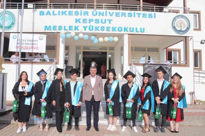 Okul birincisini işe aldı