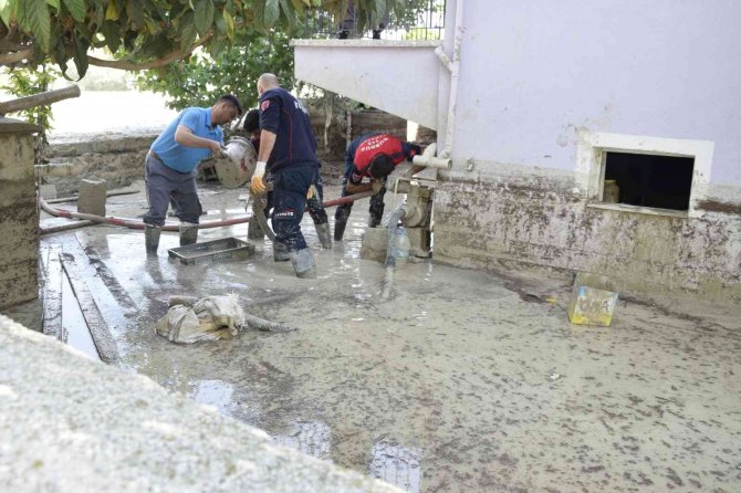 Ölüme neden olan selin büyüklüğü, evin duvarındaki izde ortaya çıktı