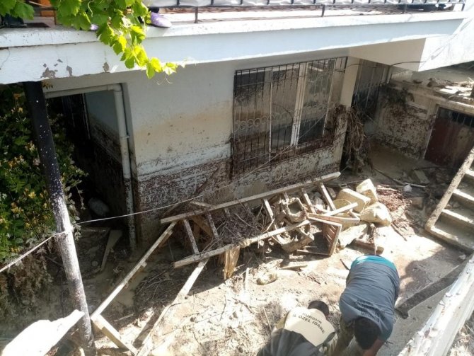 Ölüme neden olan selin büyüklüğü, evin duvarındaki izde ortaya çıktı