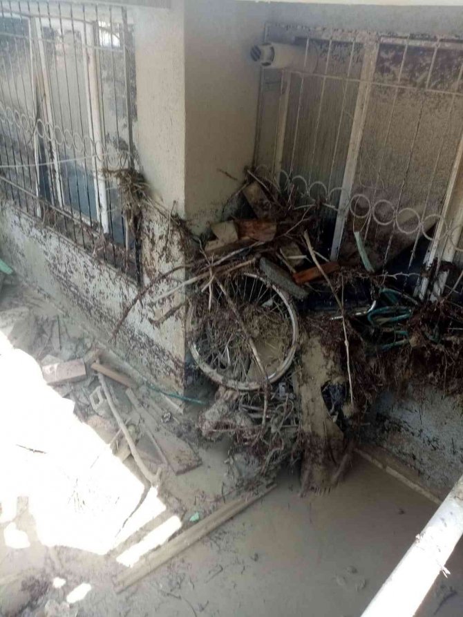 Ölüme neden olan selin büyüklüğü, evin duvarındaki izde ortaya çıktı