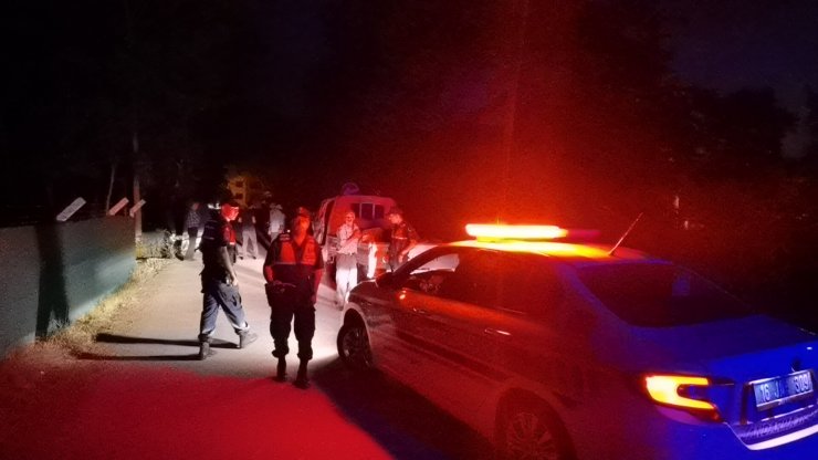 Otomobil ile kamyonet çarpıştı: 6 yaralı