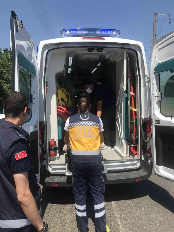 Otomobil yayaya çarptı