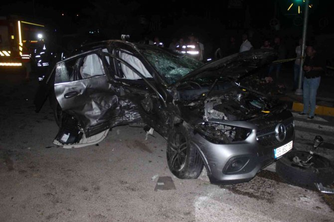 Otomobillerin çarpıştığı kazada ölü sayısı 2’ye yükseldi