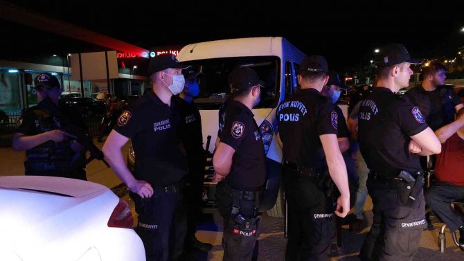 Silahlı saldırıya uğrayan karı-koca hastanelik oldu